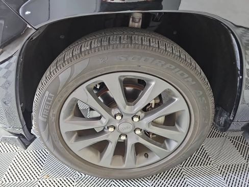 Used 2019 Jeep Grand Cherokee High Altitude RWD image 10
