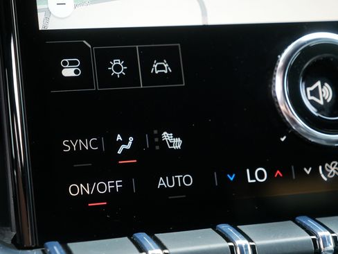 Used 2026 GMC Acadia Elevation w/ Elevation Premium Package AWD/4WD image 31