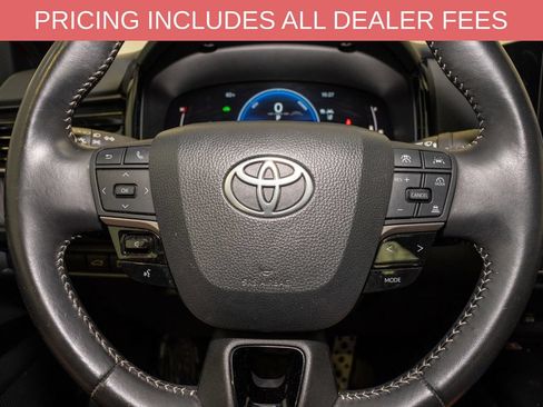 Used 2025 Toyota Camry SE FWD image 18