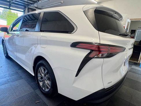 Used 2022 Toyota Sienna LE image 8