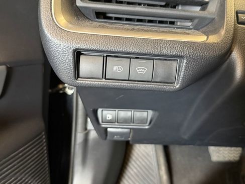 Used 2024 Toyota Prius LE FWD image 18