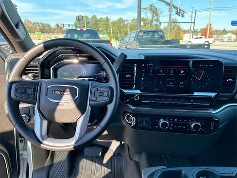 Used 2025 GMC Sierra 1500 SLE image 19