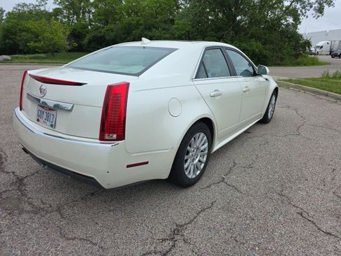 Used 2011 Cadillac CTS Luxury RWD image 2