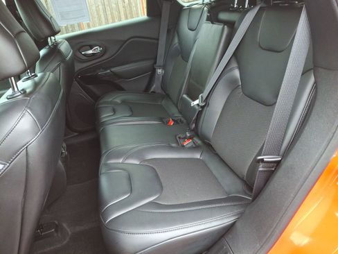 Certified 2021 Jeep Cherokee Latitude Plus AWD/4WD image 20