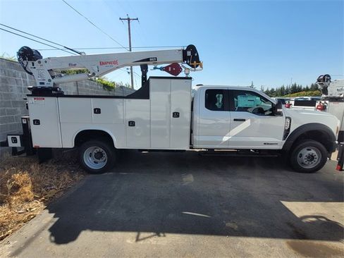 New 2024 Ford F550 4x4 SuperCab Super Duty image 4