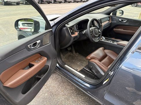 Used 2024 Volvo XC60 T8 Ultimate w/ Climate Package AWD/4WD image 11