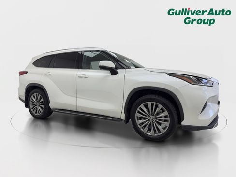 Used 2020 Toyota Highlander Platinum FWD image 12