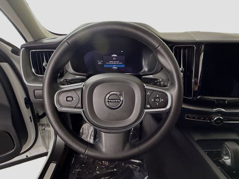 Used 2023 Volvo XC60 B5 Core FWD image 13