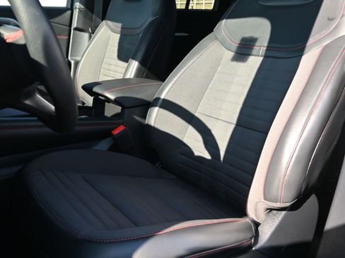 Used 2025 Ford Explorer ST-Line w/ Premium Package image 17