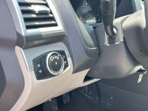 Used 2015 Ford Explorer XLT FWD image 25