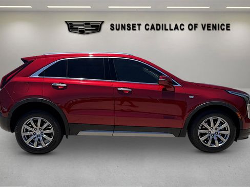 Used 2023 Cadillac XT4 Premium Luxury FWD image 2