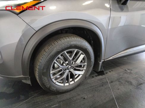 Used 2023 Nissan Rogue S image 42