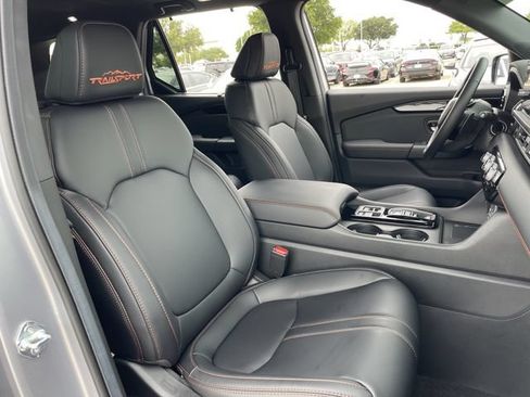 Certified 2025 Honda Pilot TrailSport image 29