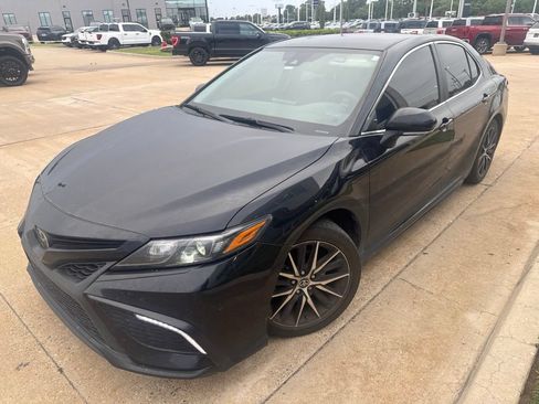 Used 2023 Toyota Camry SE w/ Convenience Package FWD image 4
