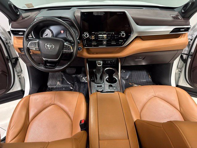 Used 2021 Toyota Highlander Platinum AWD/4WD image 4