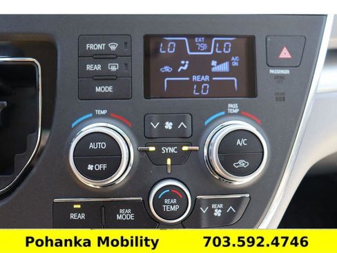 Used 2017 Toyota Sienna LE FWD image 26