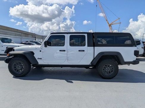 Certified 2025 Jeep Gladiator Sport AWD/4WD image 6