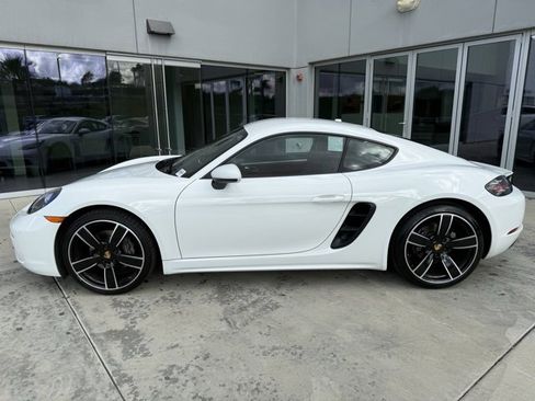Used 2018 Porsche 718 Cayman image 4