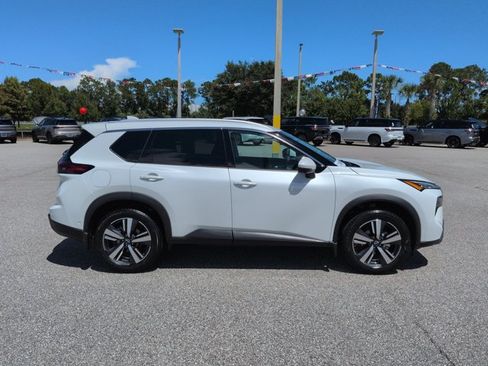 Certified 2024 Nissan Rogue SL FWD image 3