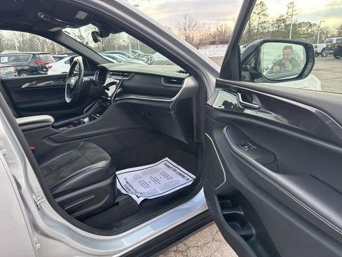 Used 2021 Jeep Grand Cherokee L Laredo image 18