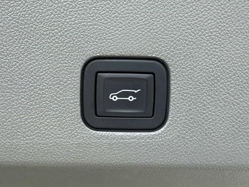 Used 2025 Cadillac XT6 Premium Luxury AWD/4WD image 13
