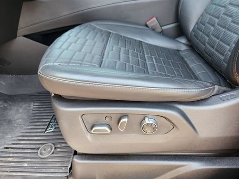 Used 2024 Cadillac Escalade Sport Platinum w/ LPO, ONYX Package AWD/4WD image 11