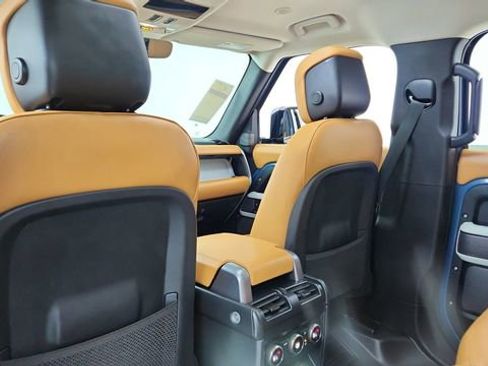 Used 2024 Land Rover Defender 110 SE image 33