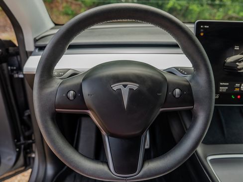 Used 2024 Tesla Model Y Performance AWD/4WD image 15