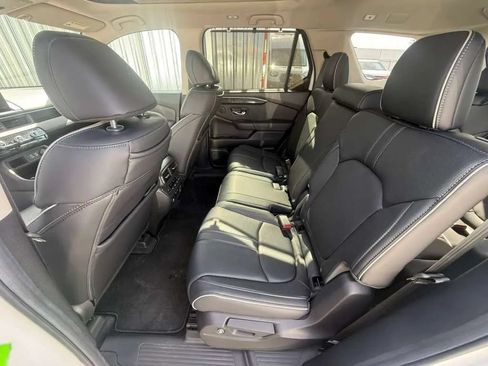 Used 2025 Honda Pilot Elite image 17