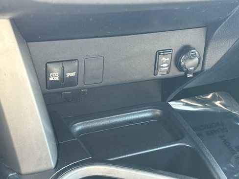 Used 2016 Toyota RAV4 LE AWD/4WD image 25