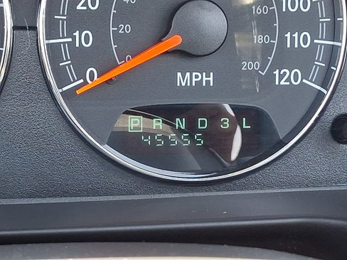 Used 2004 Chrysler Sebring LX FWD image 17