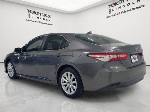 Used 2020 Toyota Camry LE w/ Convenience Package FWD image 3