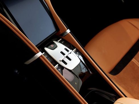 Used 2025 Ferrari Roma Spider image 23