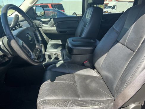 Used 2008 Chevrolet Suburban LT w/ LT Preferred Equipment Group image 6