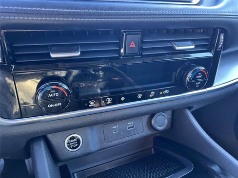 Certified 2022 Nissan Rogue SV image 36