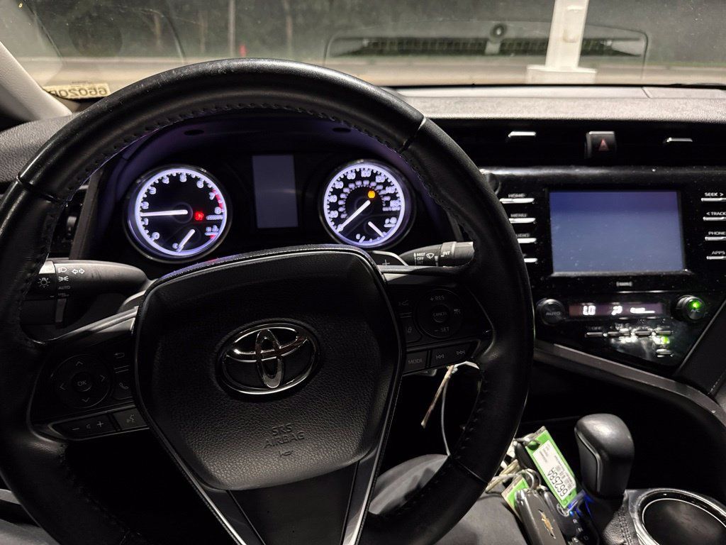 Used 2020 Toyota Camry SE FWD image 17