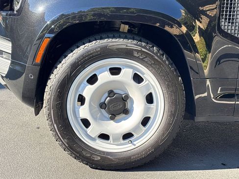 Used 2025 Land Rover Defender 110 S image 12