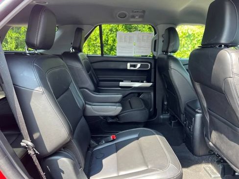 Used 2024 Ford Explorer XLT w/ Equipment Group 202A AWD/4WD image 14