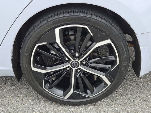 Used 2024 Nissan Altima 2.5 SR w/ SR Premium Package FWD image 7