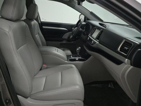 Used 2019 Toyota Highlander XLE image 8
