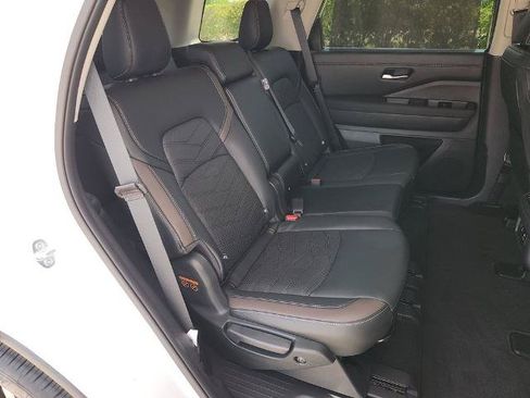 Certified 2025 Nissan Pathfinder Platinum w/ Cargo Package FWD image 16