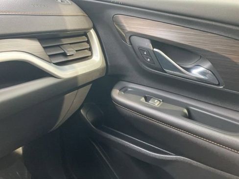 Used 2021 GMC Terrain SLT w/ Elevation Edition image 30