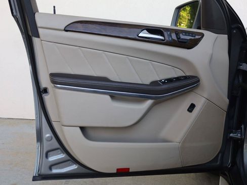 Used 2014 Mercedes-Benz GL 450 4MATIC image 13