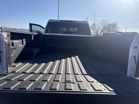 Used 2022 GMC Sierra 3500 Denali w/ Denali Ultimate Package image 10