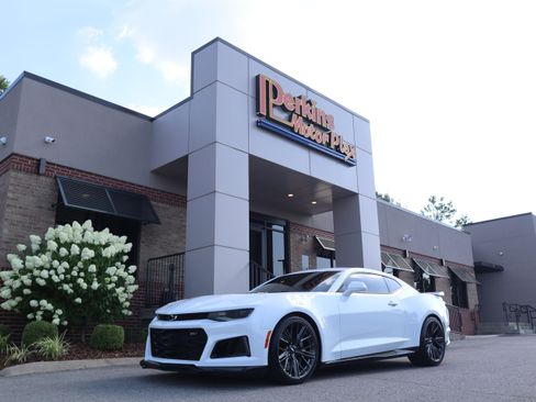 Used 2019 Chevrolet Camaro ZL1 RWD image 39