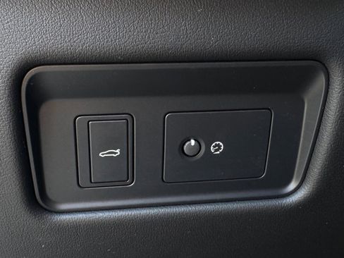 Used 2021 Jaguar XF R-Dynamic SE image 18