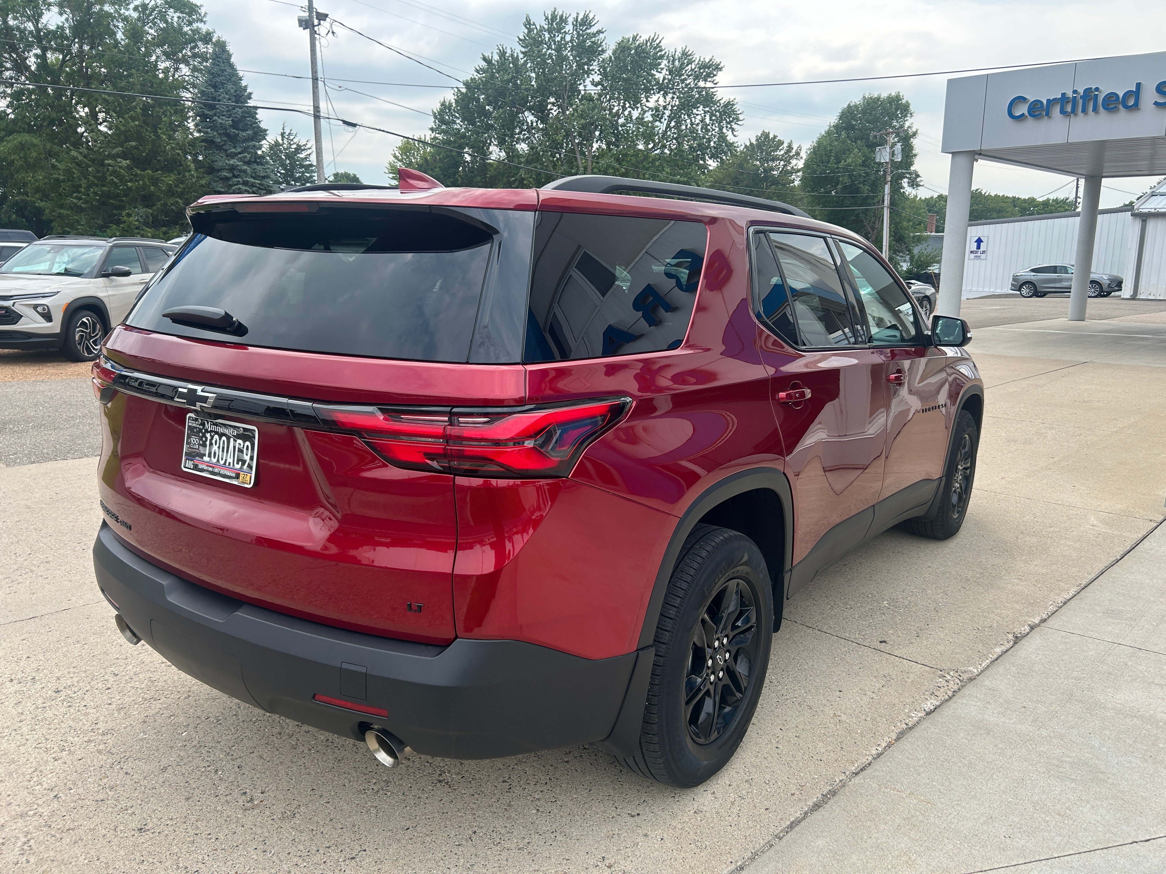 Used 2023 Chevrolet Traverse LT w/ Midnight/Sport Edition AWD/4WD image 6