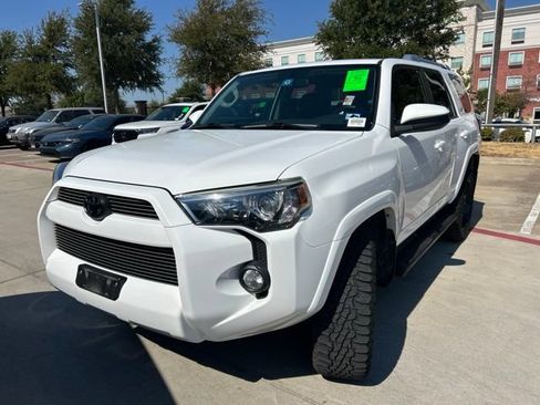 Used 2017 Toyota 4Runner SR5 AWD/4WD image 7