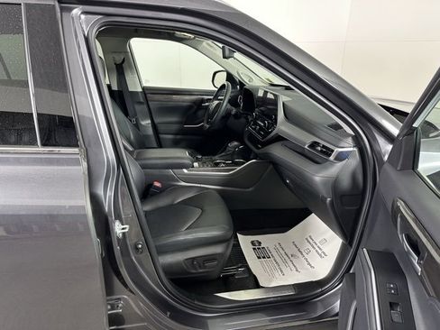 Used 2023 Toyota Highlander Platinum image 10