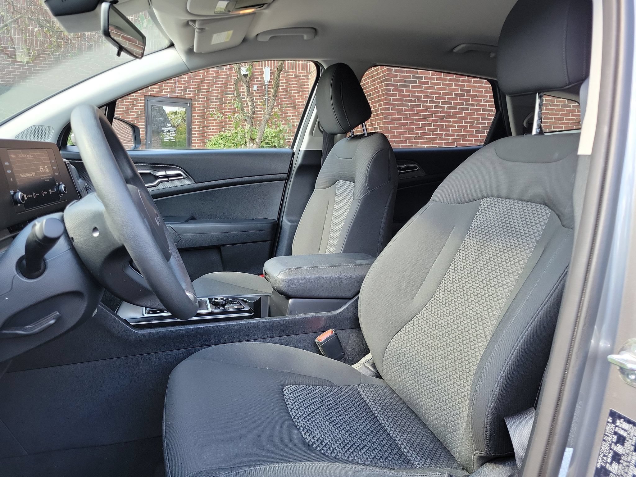 Used 2025 Kia Sportage LX FWD image 5